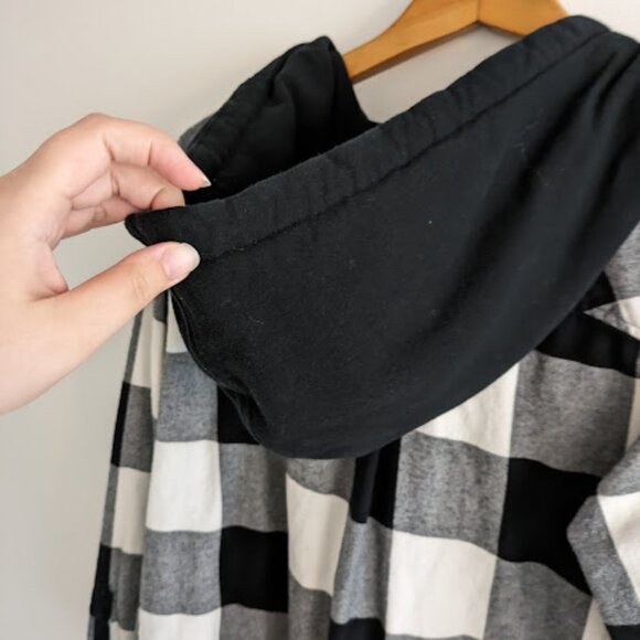 Torrid Cream and Black Plaid Flannel with Hood Size 1/1X - Picture 4 of 10